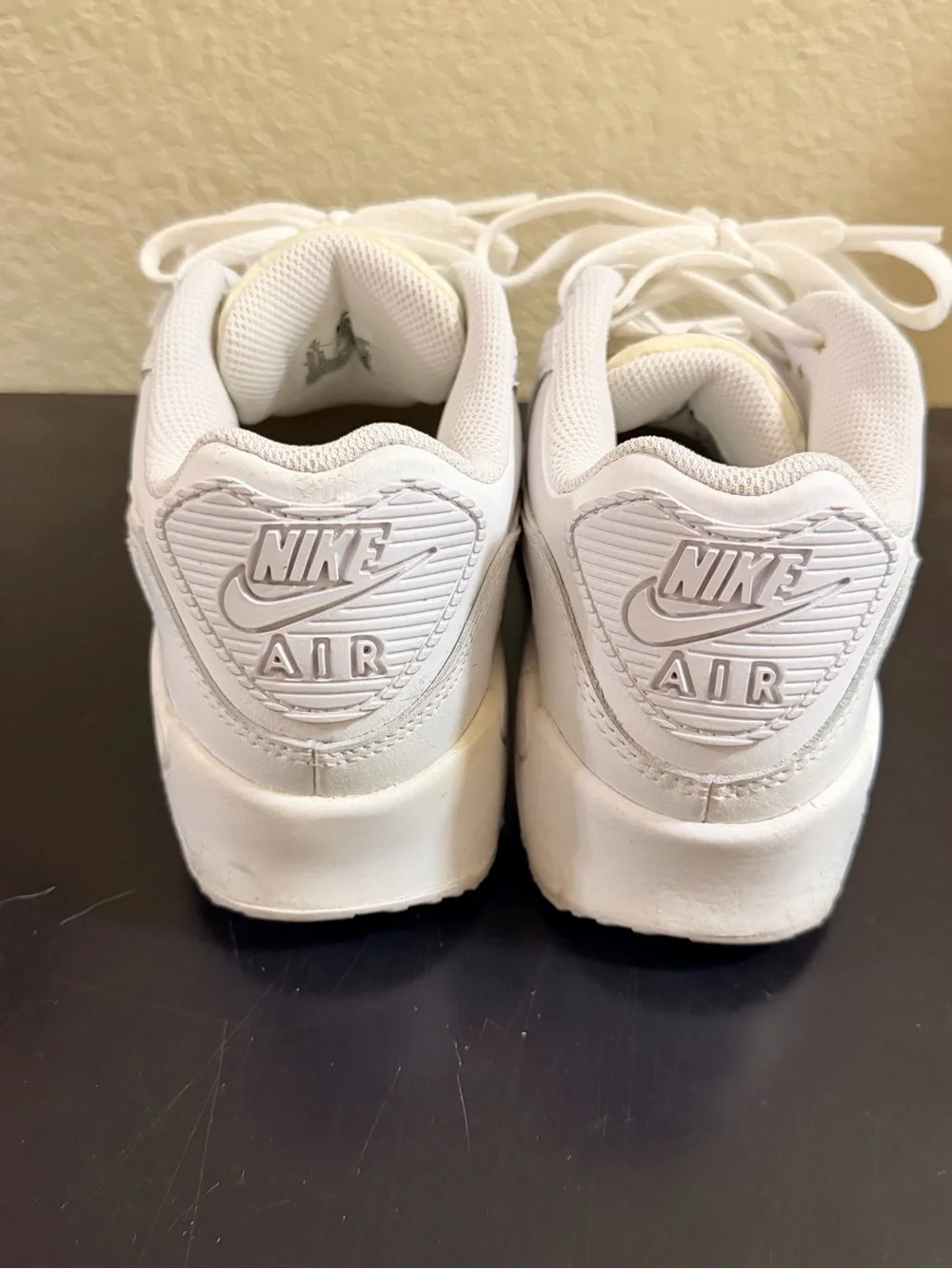 Nike Kids White Air Max 5.5 big kids/7.5 women Sneakers